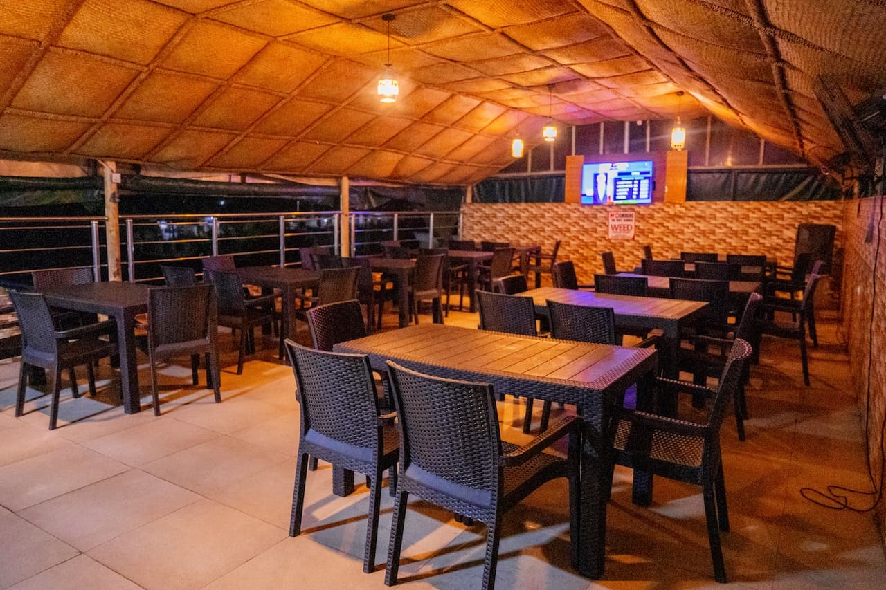 Outdoor bush bar at Hotel 69 Palms