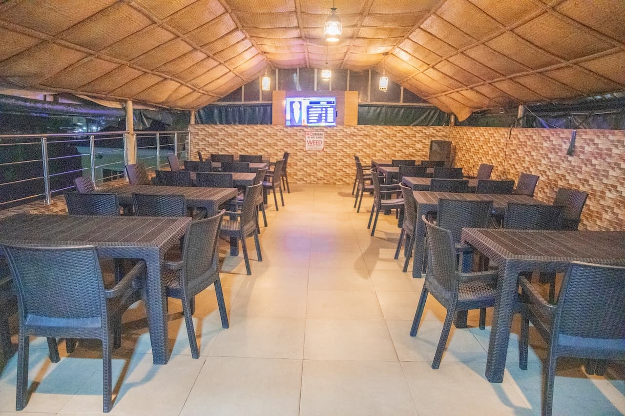 Outdoor bush bar at Hotel 69 Palms